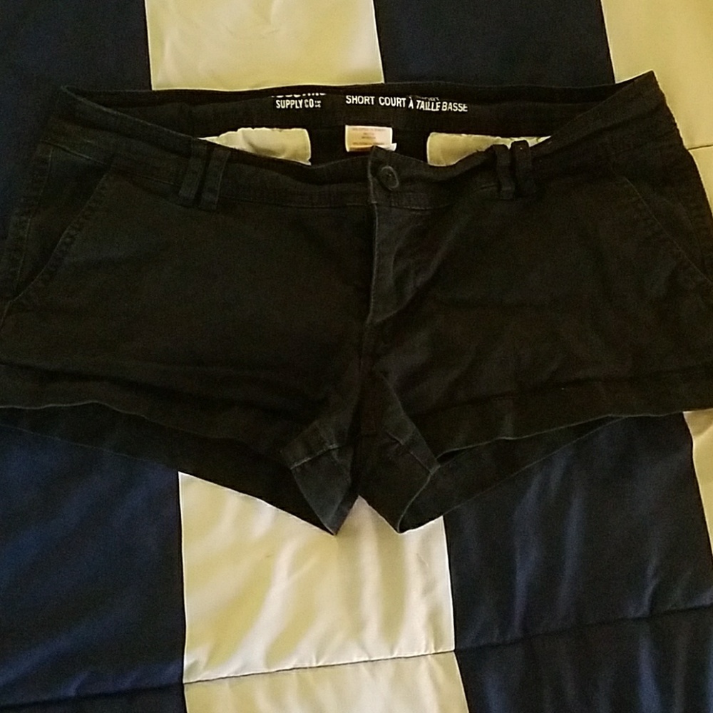 Black mossimo shorts.